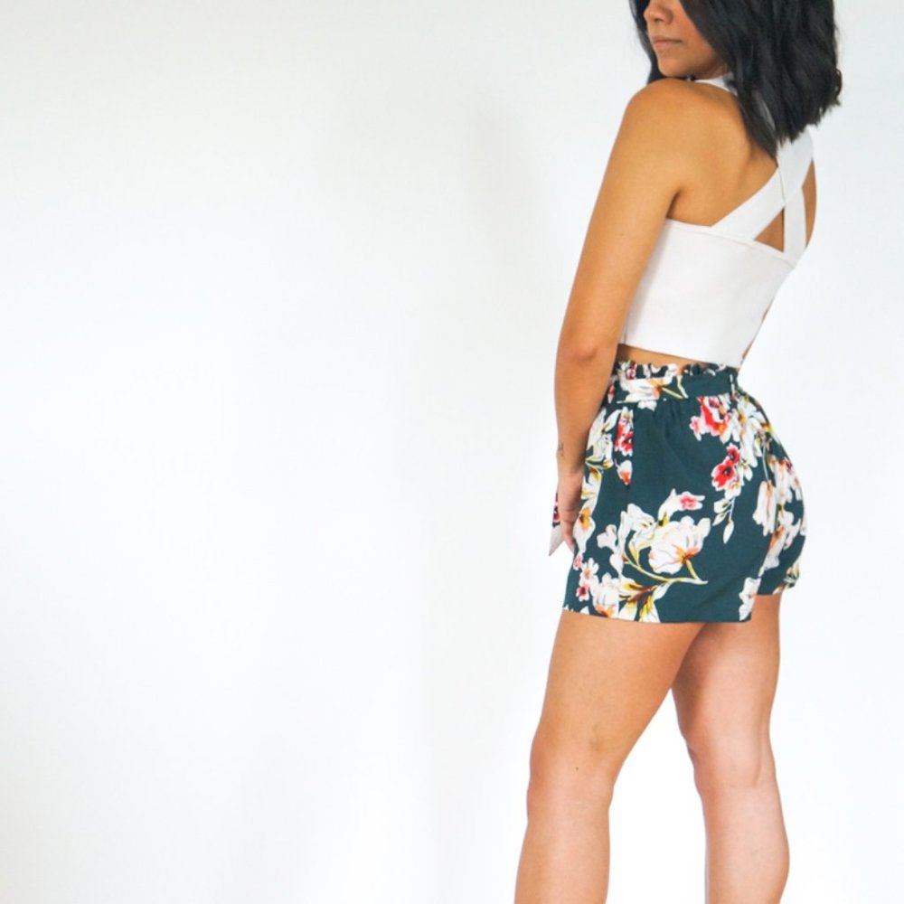 Minit Fashion! Front Tied Fabric Flowy Elastic Floral Shorts NWOT! - Picture 4 of 12